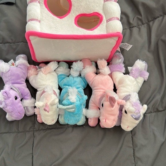 Unipak Plush Unicorn Castle with Five (5) Stuffed Animal Unicorns. Like new! - Picture 3 of 7